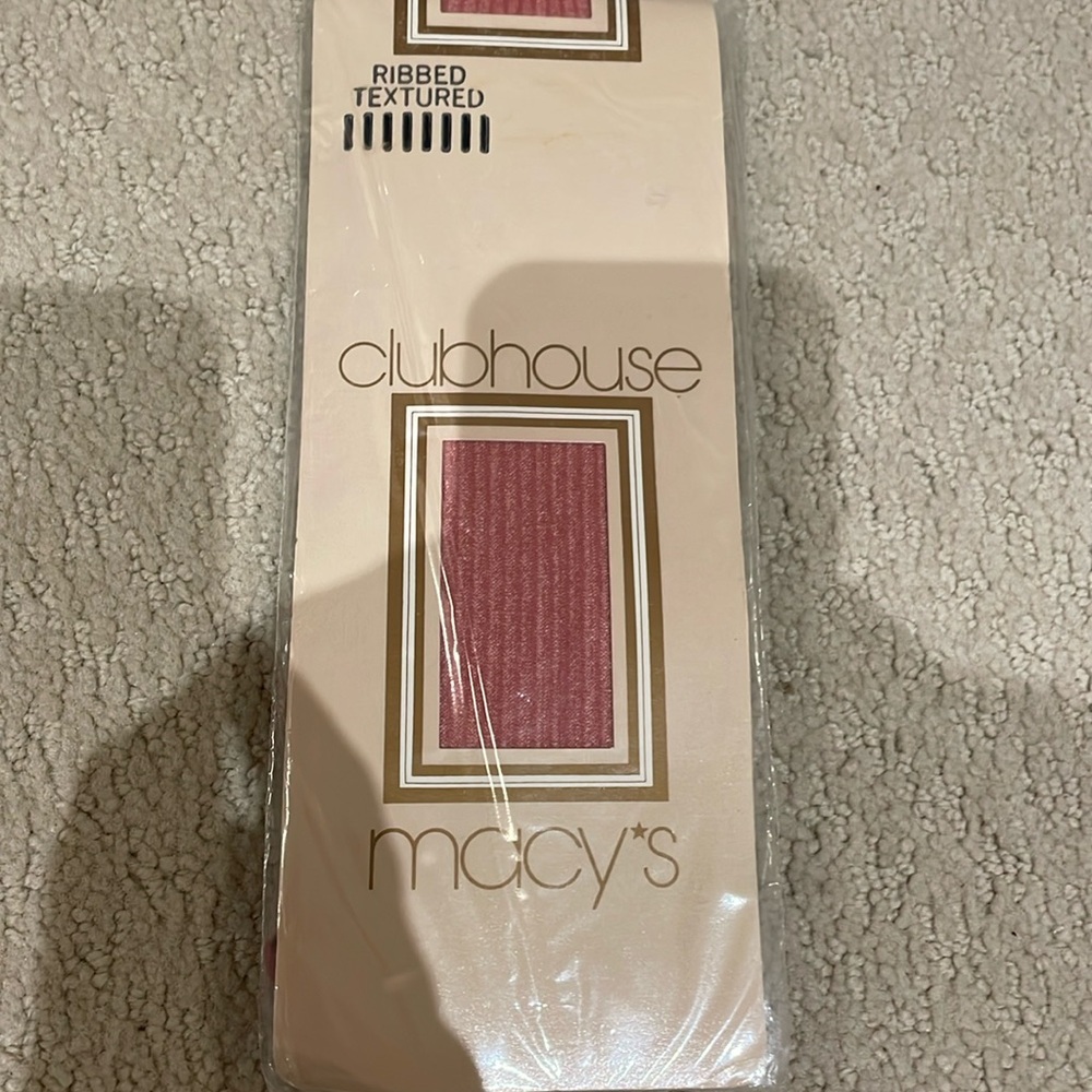 Clubhouse by Macy’s nylons 🏯